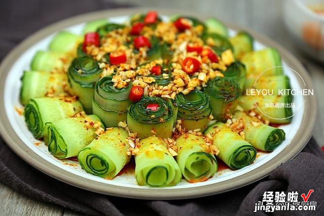4道凉菜,6道荤菜,一桌丰盛的年夜饭,做法没什么难度