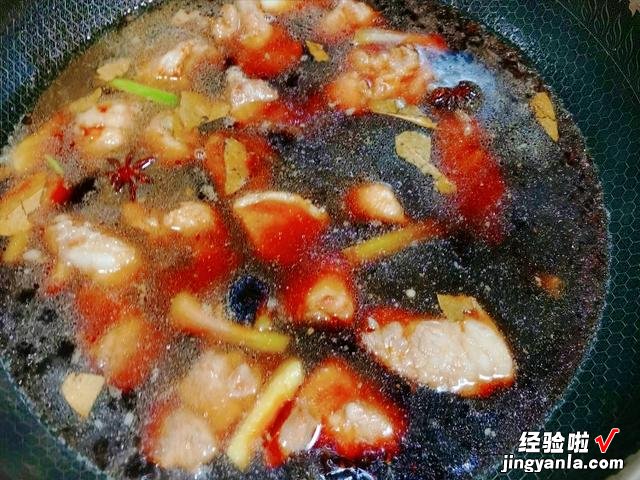 懒人版红烧排骨的做法,色泽红亮,肉嫩酥烂,家里人都夸你是大厨