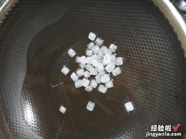 懒人版红烧排骨的做法,色泽红亮,肉嫩酥烂,家里人都夸你是大厨