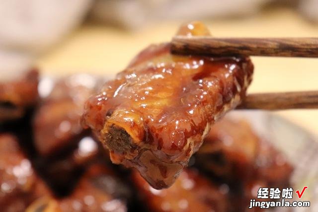 懒人版红烧排骨的做法,色泽红亮,肉嫩酥烂,家里人都夸你是大厨