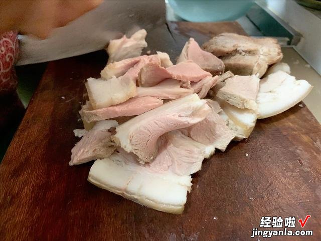 四川回锅肉的正宗做法,牢记3个关键步骤,浓香可口,太费米饭了