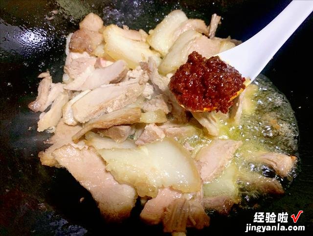 四川回锅肉的正宗做法,牢记3个关键步骤,浓香可口,太费米饭了