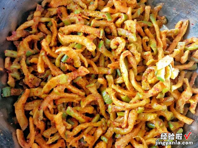 晒萝卜干的季节到了,香辣开胃小菜,适合早餐吃,干净卫生无添加