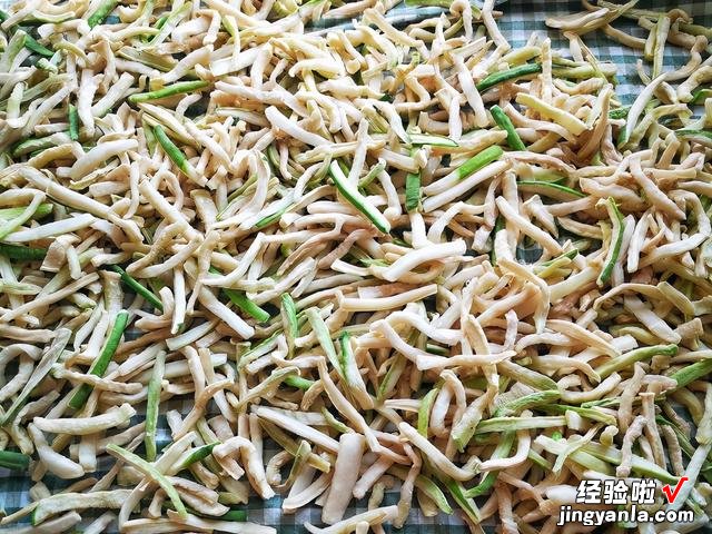 晒萝卜干的季节到了,香辣开胃小菜,适合早餐吃,干净卫生无添加