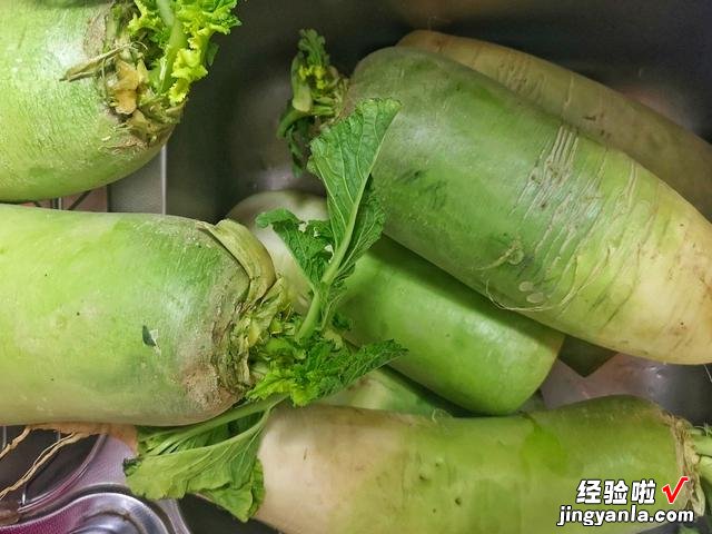 晒萝卜干的季节到了,香辣开胃小菜,适合早餐吃,干净卫生无添加