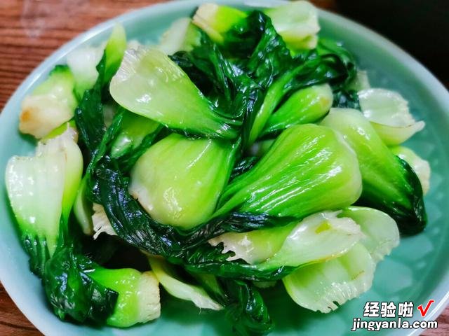 炒青菜时不要直接下锅,记住这3个小技巧,烧出的青菜翠绿不出水