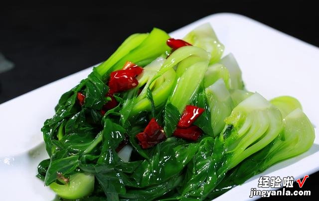 炒青菜时不要直接下锅,记住这3个小技巧,烧出的青菜翠绿不出水