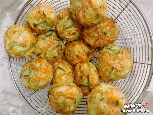 炸丸子，用淀粉还是面粉？教你正确做法，丸子酥香不回软，太香了