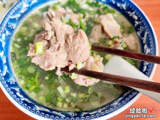 炖羊肉汤,调料越少越好,牢记“2放3不放”,汤鲜肉香,没腥膻味