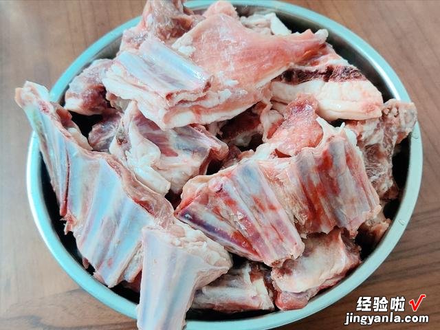 炖羊肉汤,调料越少越好,牢记“2放3不放”,汤鲜肉香,没腥膻味