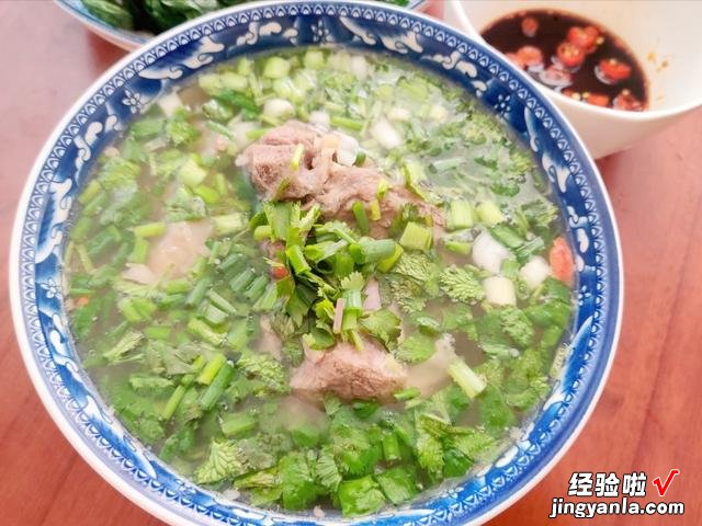 炖羊肉汤,调料越少越好,牢记“2放3不放”,汤鲜肉香,没腥膻味