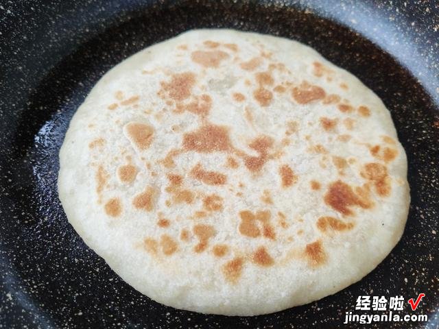 死面大饼怎么做软而不硬?用对和面水是关键,教程来了,一学就会