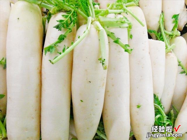 秋冬季节养生,建议多吃白萝卜,教你一个新做法,安稳健康过秋冬