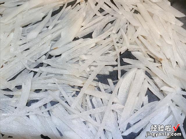 秋冬季节养生,建议多吃白萝卜,教你一个新做法,安稳健康过秋冬