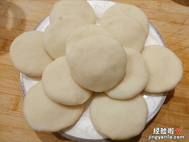 炸糖糕的正宗做法,个个脆皮空心,金黄酥脆软糯,孩子最喜欢吃了