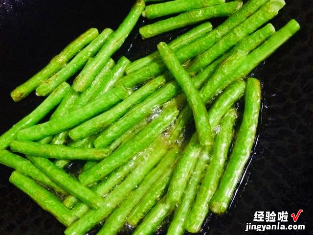 连吃三碗米饭的豆角烧茄子,做法简单,一看就会,汁浓味鲜不油腻