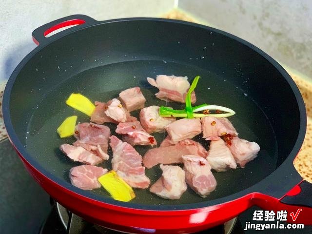 牛肉怎么炖软烂？老师傅教我加一点“它”，牛肉熟得快，软绵香嫩
