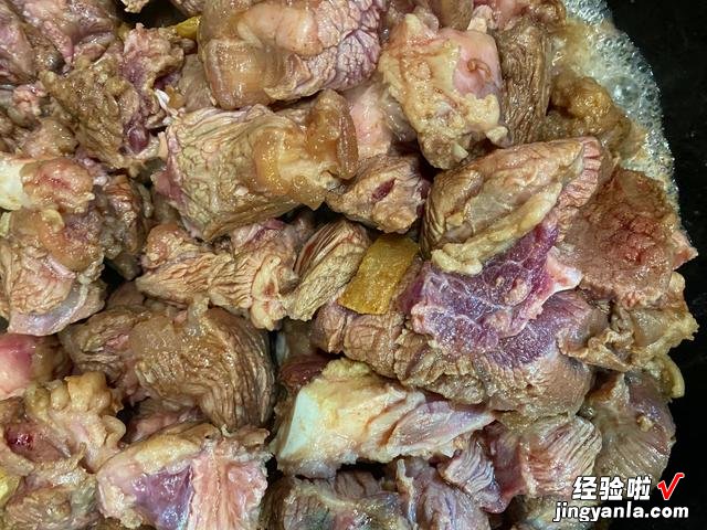 牛肉怎么炖软烂？老师傅教我加一点“它”，牛肉熟得快，软绵香嫩