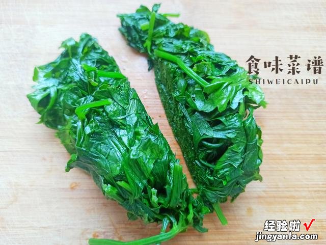 芹菜叶再也不扔了，拌一拌还挺好吃，鲜香美味，饭店最少要卖20元