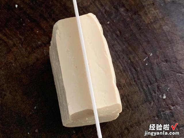 学会红烧豆腐的做法,隔三岔五烧着吃,美味又下饭,比吃肉都过瘾