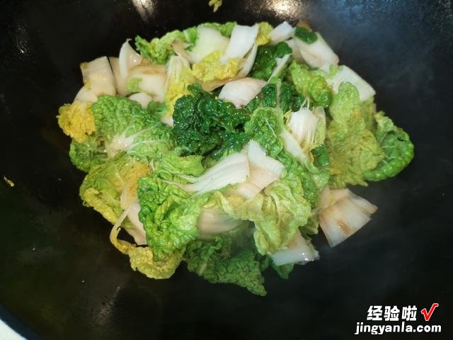 秋天种上这款蔬菜,冬天不愁没菜吃,叶片肥厚细嫩,下大雪也不怕