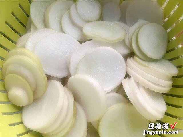 这才是腌萝卜的传统做法,无需一粒盐,通气解腻,萝卜爽脆不回软