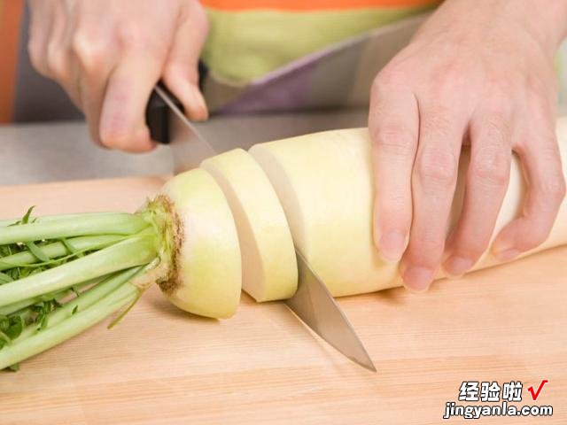 今日霜降,家人们要做好“霜降三防”,随节气变化,顺利进入冬天