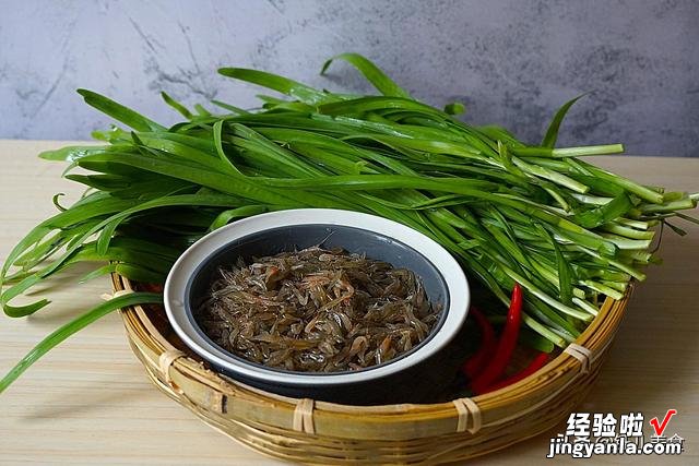 年夜饭,炒热菜别忘这菜,鲜美又快手,每次炒一盘,总是不够吃
