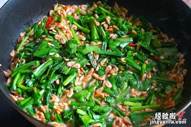 年夜饭,炒热菜别忘这菜,鲜美又快手,每次炒一盘,总是不够吃