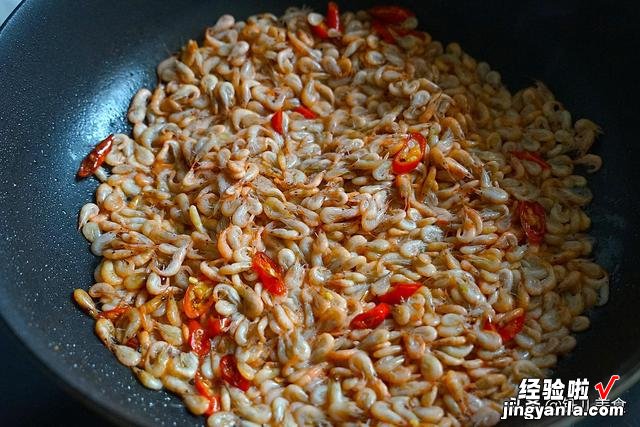 年夜饭,炒热菜别忘这菜,鲜美又快手,每次炒一盘,总是不够吃