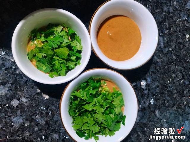 正宗涮羊肉蘸料怎么做？详细配方教给你，醇香不膻，让你吃得满意