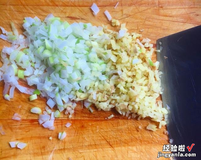 吃白菜的季节到了,教你秘制白菜饺子馅,鲜嫩多汁,一次3盘不够