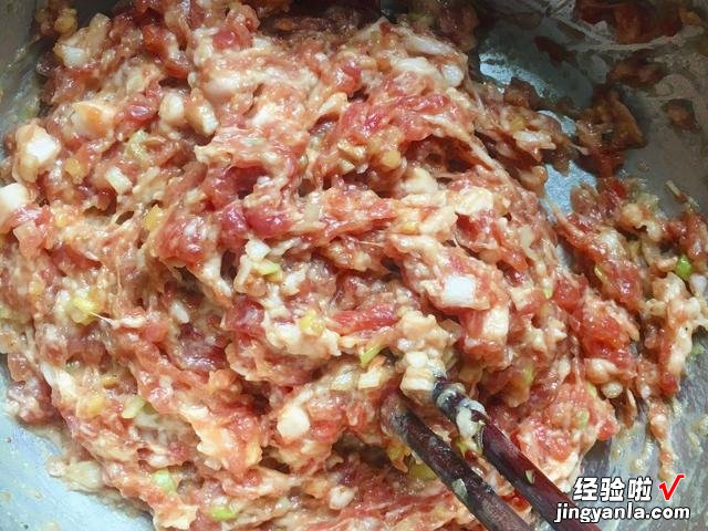 吃白菜的季节到了,教你秘制白菜饺子馅,鲜嫩多汁,一次3盘不够