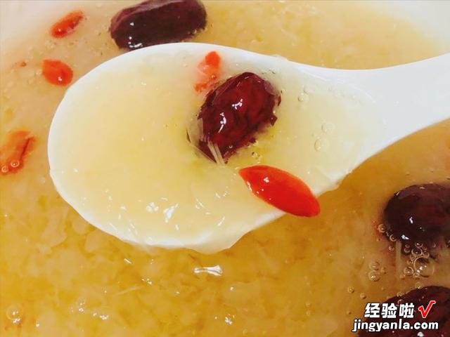 如何将银耳汤煲出胶?大厨教你详细做法,银耳软糯顺滑,浓稠好喝