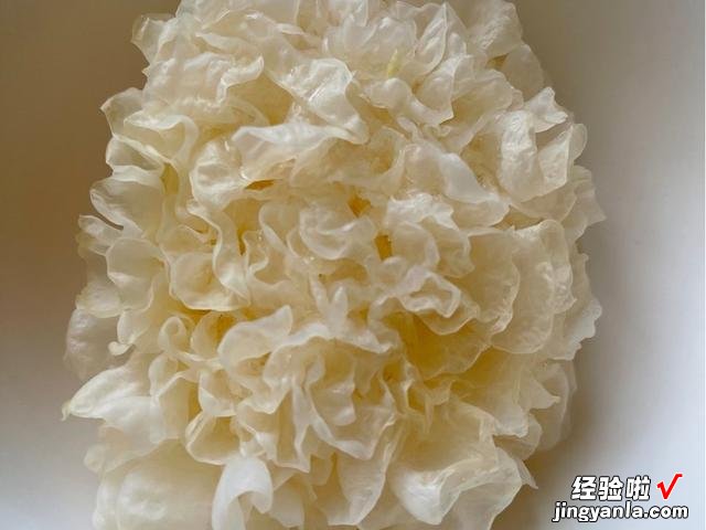 如何将银耳汤煲出胶?大厨教你详细做法,银耳软糯顺滑,浓稠好喝