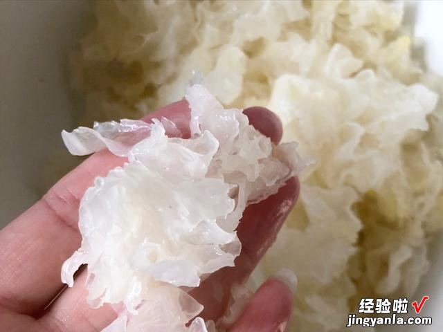 如何将银耳汤煲出胶?大厨教你详细做法,银耳软糯顺滑,浓稠好喝