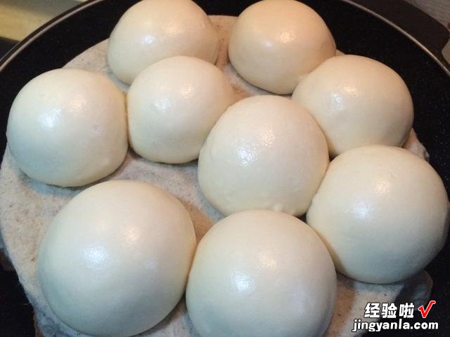 蒸馒头，不要只加酵母！多加“2白”，馒头又白又香，凉了也好吃