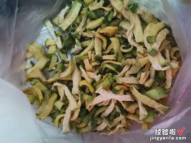 晒萝卜干的季节到了,开胃香辣小菜,在家就能做,干净卫生无添加