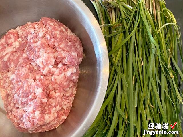 包猪肉韭菜饺子,牢记“3加2不加”,韭菜嫩绿不出水,家人都爱吃