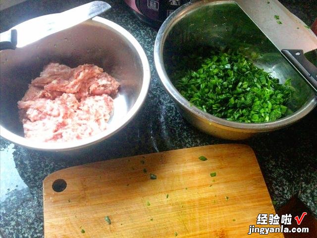 包猪肉韭菜饺子,牢记“3加2不加”,韭菜嫩绿不出水,家人都爱吃