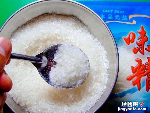 不是所有菜都适合放味精,这5类菜该免则免,破坏风味,影响口感