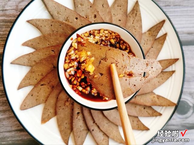 北方人最爱的6道下酒菜,咸香味美,只要上桌,酒量小也能喝半斤
