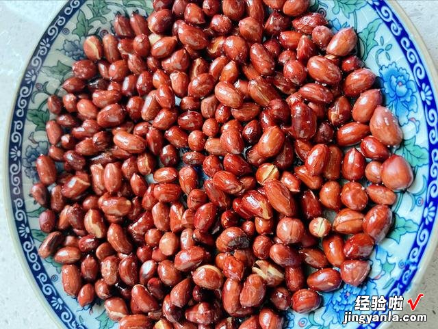 北方人最爱的6道下酒菜,咸香味美,只要上桌,酒量小也能喝半斤