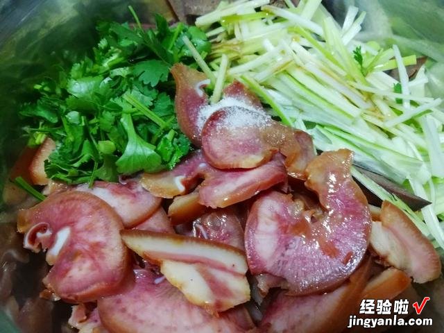 北方人最爱的6道下酒菜,咸香味美,只要上桌,酒量小也能喝半斤