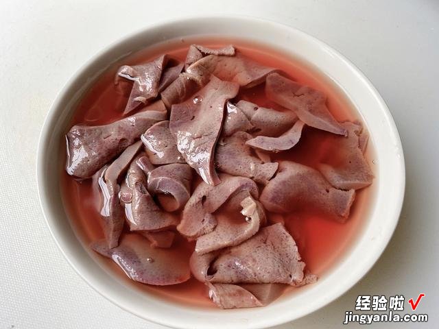 猪肝怎么炒才滑嫩?大厨教你一招,出锅不老不腥,健康营养又美味