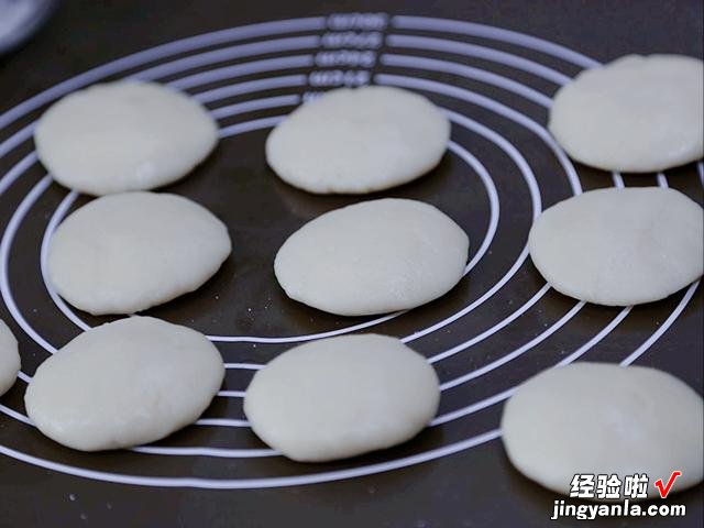 炸糖糕的正宗做法,个个脆皮空心,香甜又软糯,我一口气能吃五个