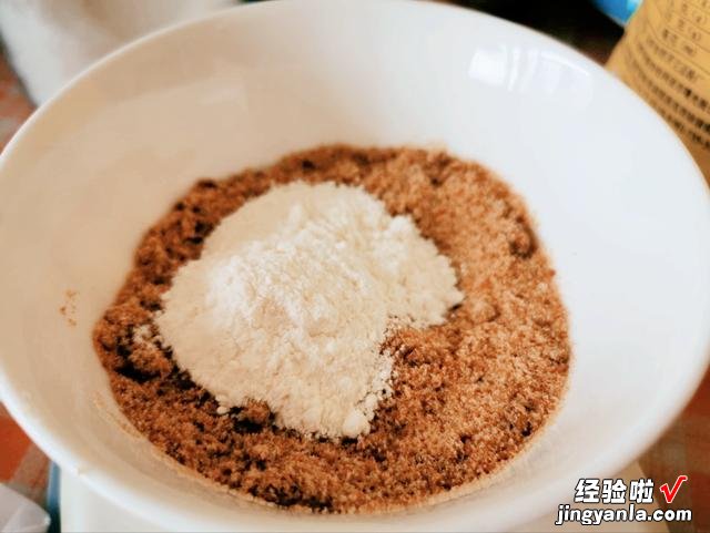 炸糖糕的正宗做法,个个脆皮空心,香甜又软糯,我一口气能吃五个