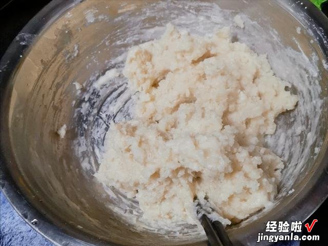炸糖糕的正宗做法,个个脆皮空心,香甜又软糯,我一口气能吃五个