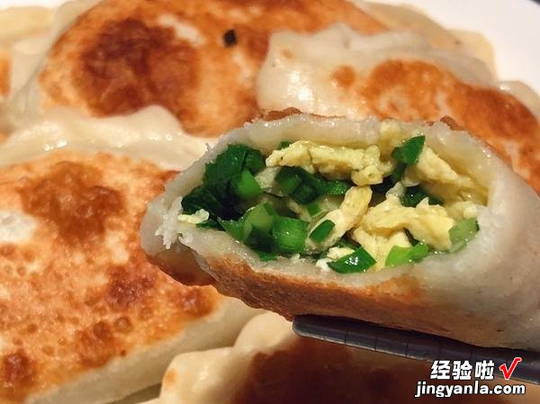 韭菜盒子的3个小技巧，面皮放凉了也不硬，韭菜不出水，鲜香美味