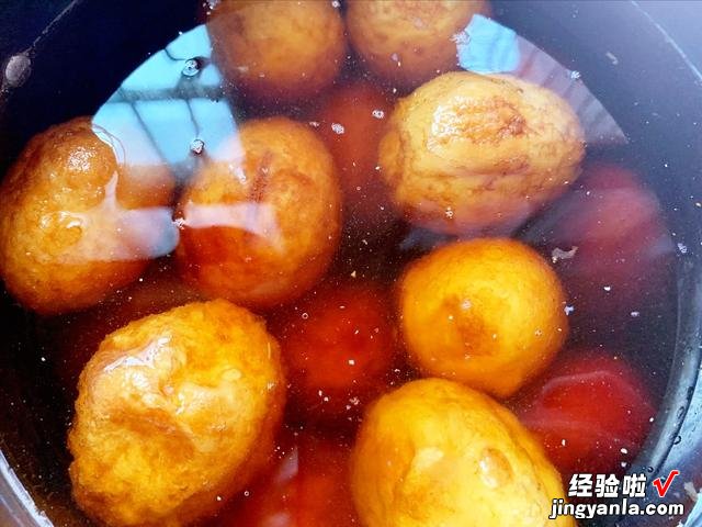 孩子最爱吃的“虎皮鸡蛋”,步骤简单,蛋皮有嚼劲,蛋黄比肉还香